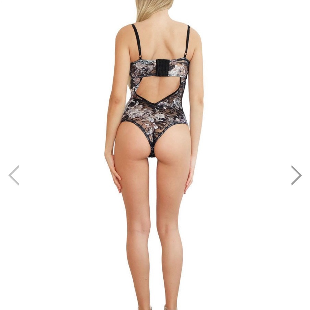 LACE BODY FLOWER ๐บ - Picture 3 of 5